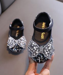 New Trendy Rhinestone Bow Baby Girl ShoesKidsmainimage2Autumn-Girls-Leather-shoes-Princess-Square-Rhinestone-Bow-Single-Shoes-Fashion-Children-Performance-Wedding-Shoes-G14
