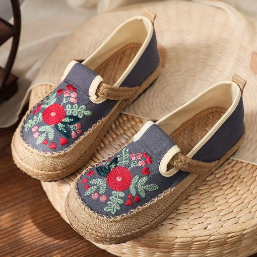 Women’s Cotton Linen Embroider Retro Concise Round Toe ShoesFlatsmainimage1Flats-Women-Shoes-2021-New-Cotton-Linen-Embroider-Retro-Concise-Round-Toe-Flower-National-Style-Handmade