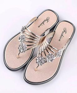 Women’s Golden Crystal Flat Flip Flops SlippersSandalsmainimage32022-Summers-New-Beach-Sandals-Women-Golden-Crystal-Flat-Flip-Flops-Ladies-Casual-Home-Bathroom-Anti