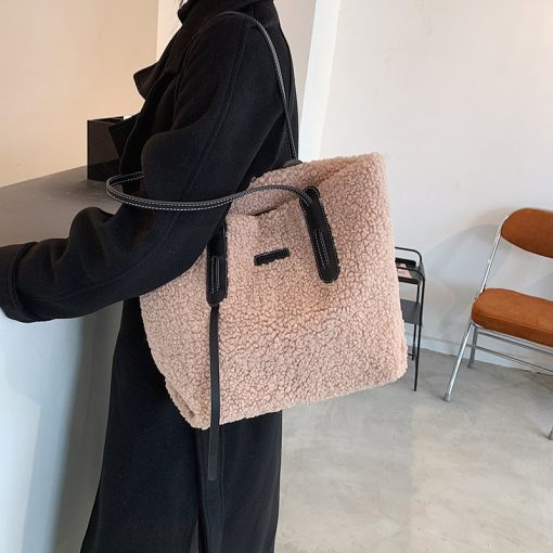 main image1Designer Lambwool Large Shoulder Bag Woman Fashion Faux Fur Ladies Handbags Winter Luxury Plush Shopping Tote
