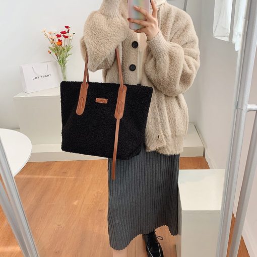 main image2Designer Lambwool Large Shoulder Bag Woman Fashion Faux Fur Ladies Handbags Winter Luxury Plush Shopping Tote