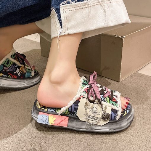 main image3Fashion Design Summer Women Graffiti Slippers Platform Shoes Mules Flip Flops Street Sandals Clogs Flat Casual