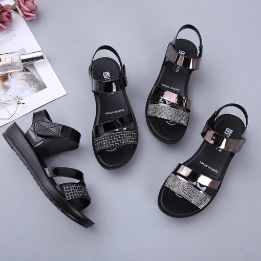 main image4Summer New Mother Shoes Flat Sandals Women Aged Leather Soft Bottom Fashion Rhinestones Sandals Comfortable Old