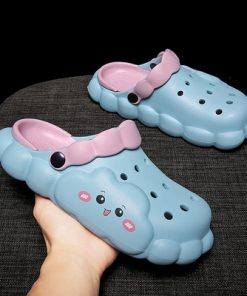 XPq3New Summer Clogs Sandals Women Cute Casual Cartoon Garden Waterproof Shoes Classic Nursing Hospital Women Work
