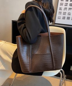mV7LLEFTSIDE Large PU Leather Shoulder Bag for Women 2022 Winter Fashion Trend Designer Female Fashion Handbags 1