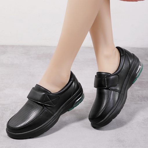 z2QwWomen Sneakers Nurse Clogs Summer Nurse Shoes Female Health Work Flat Non slip Soft Hospital