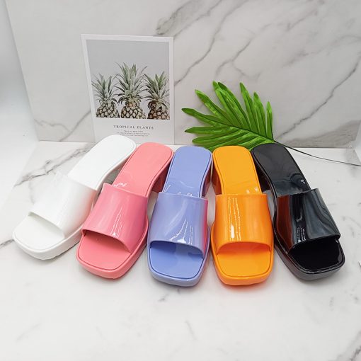 w55tNew Women Slippers Simple Solid Color Non slip Outdoor Beach Woman Sandals Fashion with Heel Slider
