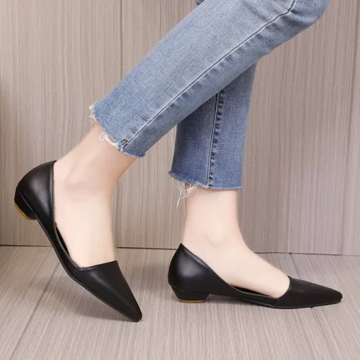 Whq0Women Flat Shoes Slip on Pointed Toe Lady Loafers Plus Size 44 45 46 Shallow Single