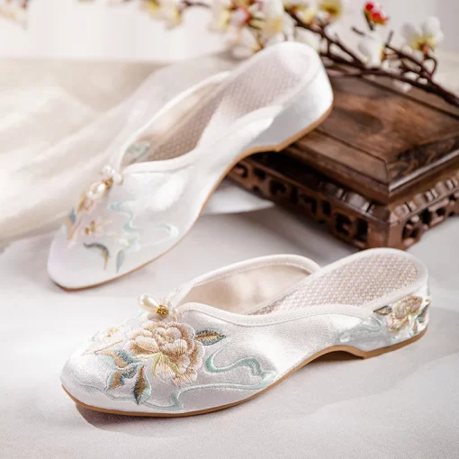 F89FVeowalk Women Satin Cotton Embroidered Pointy Toe Flat Mules Slippers with Pearls Summer Home Outside Retro