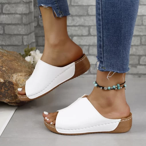 M5ouSlippers Women New Summer Fashion Wedges Heels Shoes Leaky Toe Anti slip Leisure Comfortable Outdoor Women