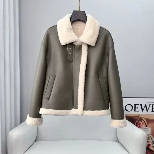 18pdWomen Real Wool Fur Coat Parka Girl Winter Warm Sheep Shearing Fur Coats Long Jacket Buttons