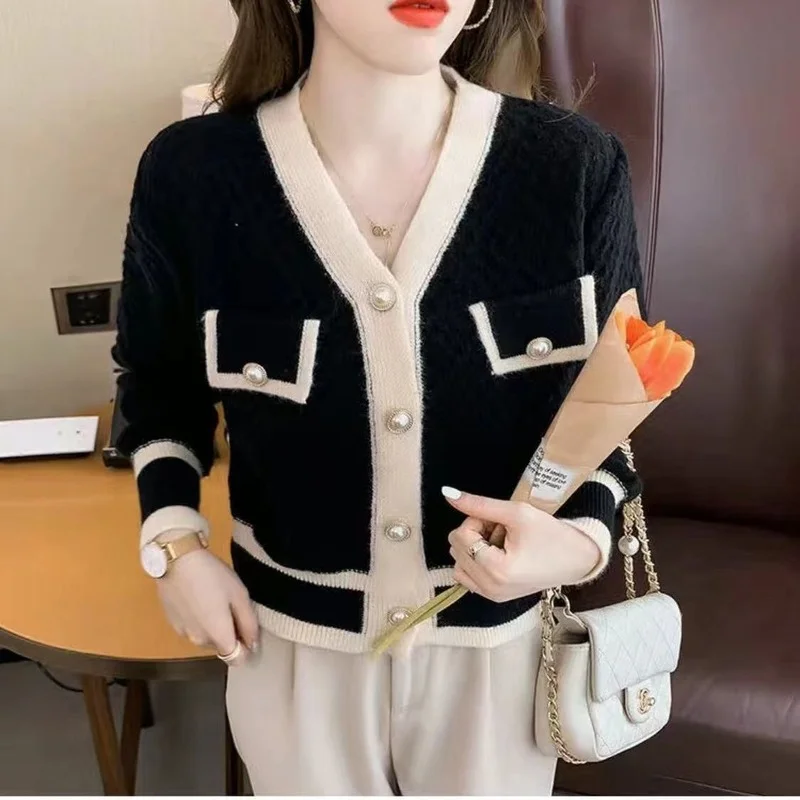 pWpwAutumn And Winter Color blocking Knitted Top Women Cardigan Long sleeved V neck Short 2023 New