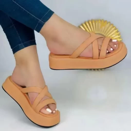 On3uSummer Women New Thick Soled Sandals Personality European American Style Large 43 Designer Exclusive Design Platform